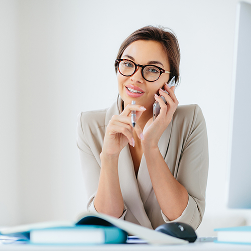 business-women-call-mobile